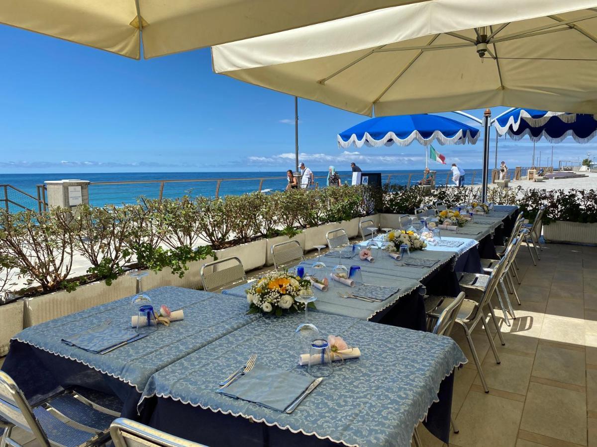 Caravella Hotel Deiva Marina Exterior photo